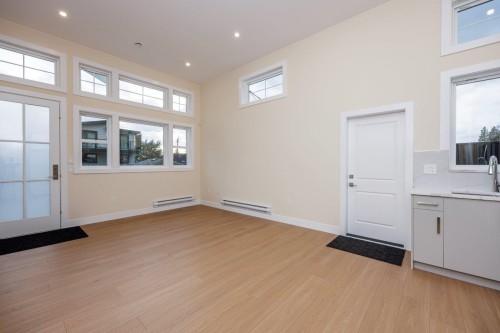 361 22Nd Street E, North Vancouver, BC 