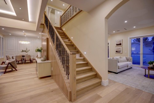 361 22Nd Street E, North Vancouver, BC 