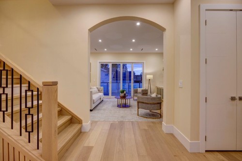 361 22Nd Street E, North Vancouver, BC 