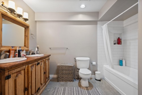 5625 Eagle Court, North Vancouver, BC 