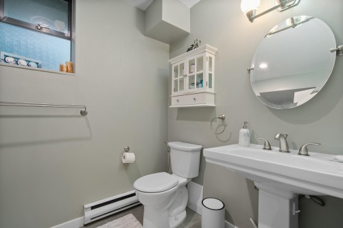 5625 Eagle Court, North Vancouver, BC 