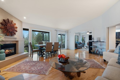 5625 Eagle Court, North Vancouver, BC 