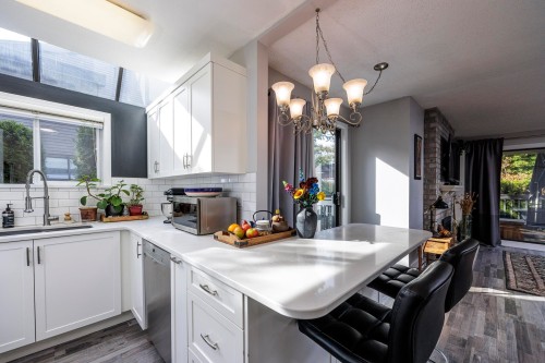 3132 Lonsdale Avenue, North Vancouver, BC 