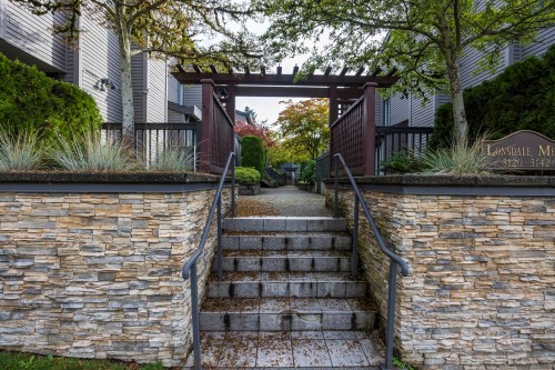 3132 Lonsdale Avenue, North Vancouver, BC 