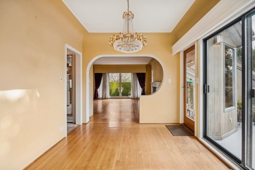 5525 Crown Street, Vancouver, BC 