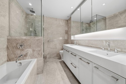 201-3220 Connaught Crescent, North Vancouver, BC 