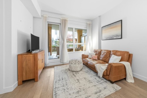 201-3220 Connaught Crescent, North Vancouver, BC 