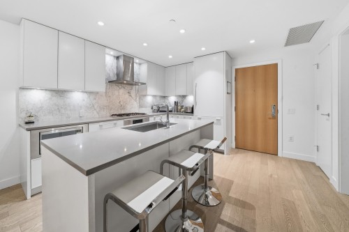 201-3220 Connaught Crescent, North Vancouver, BC 