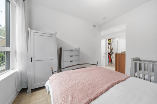 201-3220 Connaught Crescent, North Vancouver, BC 