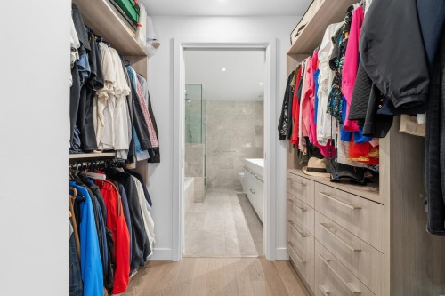 201-3220 Connaught Crescent, North Vancouver, BC 