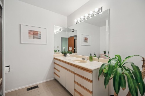 2174 Hoskins Road, North Vancouver, BC 