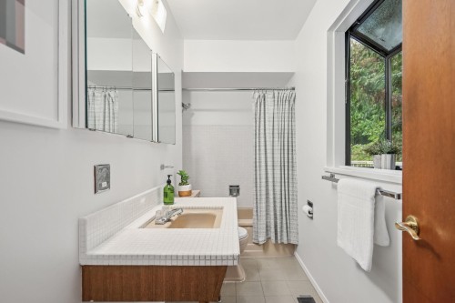 2174 Hoskins Road, North Vancouver, BC 