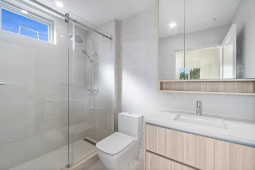 807 33Rd Avenue W, Vancouver, BC 