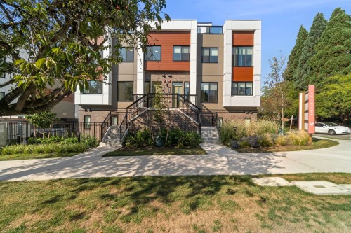 807 33Rd Avenue W, Vancouver, BC 