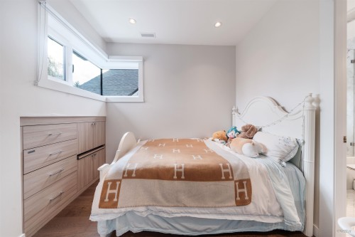 3781 24Th Avenue W, Vancouver, BC 