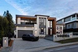 7370 Burris Street  Burnaby, BC V5E 1Y5