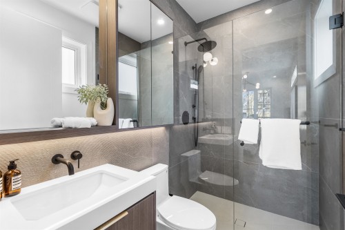 2-546 46Th Avenue E, Vancouver, BC 