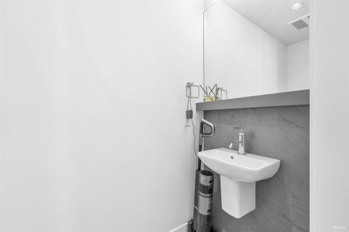 7623 Yukon Street, Vancouver, BC 