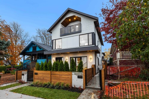 2609 Dundas Street, Vancouver, BC 