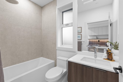 2609 Dundas Street, Vancouver, BC 