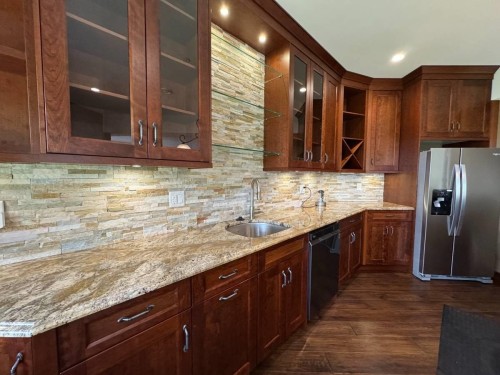 Lower-20998 River Rd, Maple Ridge, BC 