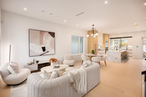 7382 Maple Street, Vancouver, BC 