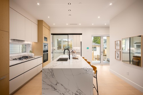 7382 Maple Street, Vancouver, BC 