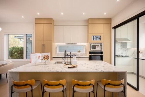 7382 Maple Street, Vancouver, BC 