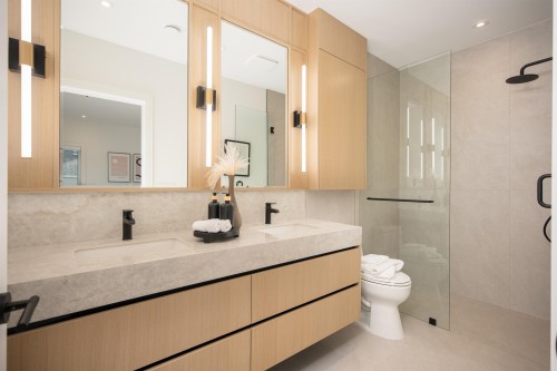 7382 Maple Street, Vancouver, BC 