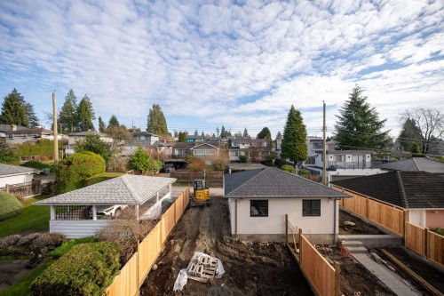 7382 Maple Street, Vancouver, BC 