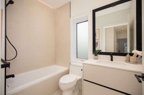 7382 Maple Street, Vancouver, BC 