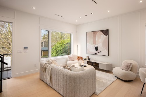 7382 Maple Street, Vancouver, BC 