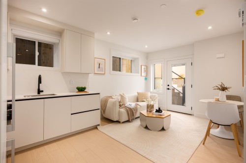 7382 Maple Street, Vancouver, BC 