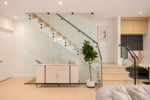 7382 Maple Street, Vancouver, BC 