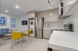 206-1425 Haro Street  Vancouver, BC V6G 1G2