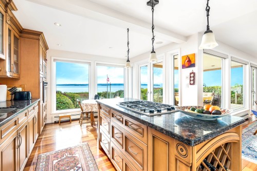 2328 Bellevue Avenue, West Vancouver, BC 