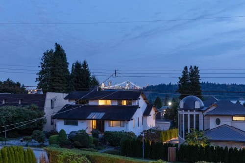 1197 Fulton Avenue, West Vancouver, BC 