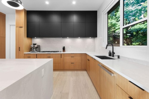 8 Creekstone Place, Port Moody, BC 