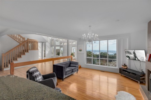 1565 Vinson Creek Road, West Vancouver, BC 
