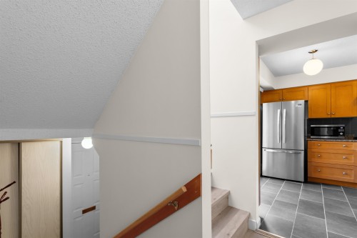 423 Cambridge Way, Port Moody, BC 