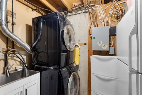 423 Cambridge Way, Port Moody, BC 