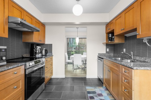 423 Cambridge Way, Port Moody, BC 