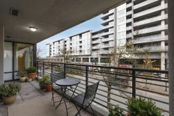 425-9009 Cornerstone Mews  Burnaby, BC V5A 0B9