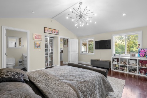 324 24Th Street E, North Vancouver, BC 