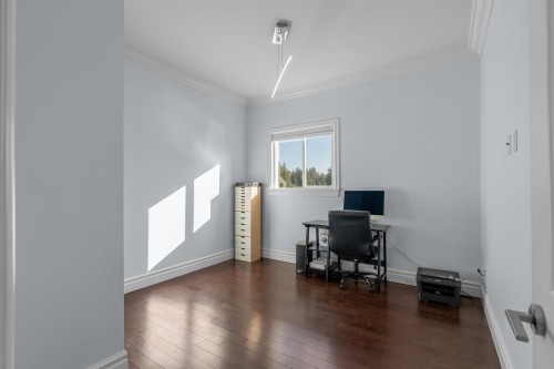 324 24Th Street E, North Vancouver, BC 