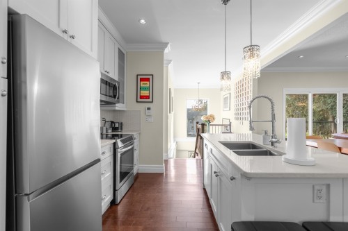 324 24Th Street E, North Vancouver, BC 