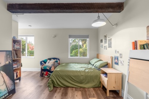 324 24Th Street E, North Vancouver, BC 