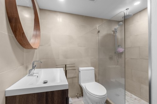 324 24Th Street E, North Vancouver, BC 