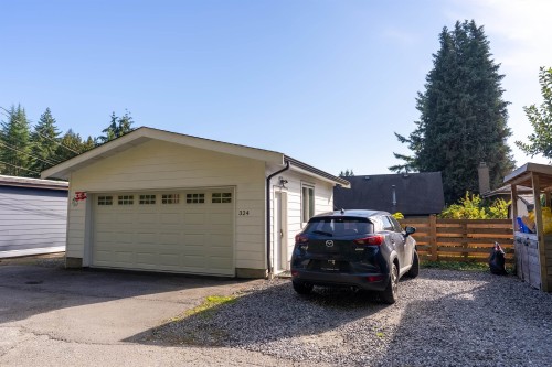 324 24Th Street E, North Vancouver, BC 