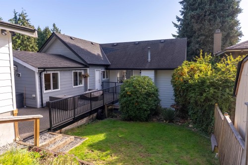 324 24Th Street E, North Vancouver, BC 